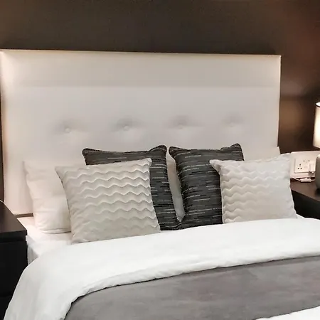 - Near Valletta & Sliema - Bus Lines Homestay Hamrun