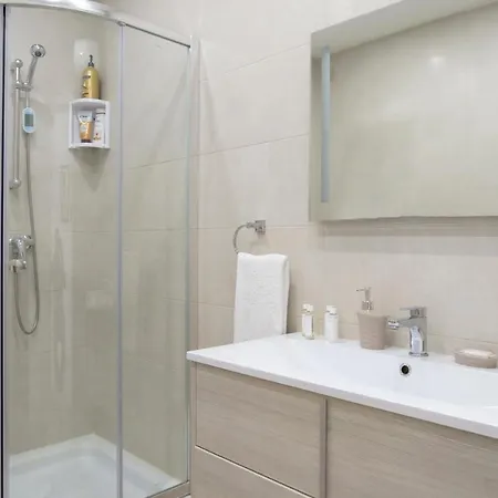 - Near Valletta & Sliema - Bus Lines * Hamrun