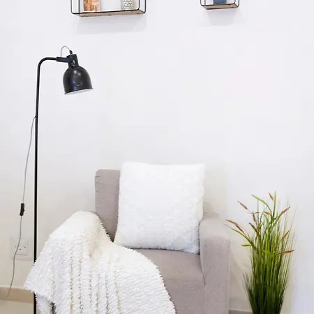 - Near Valletta & Sliema - Bus Lines Accommodatie bij particulieren *