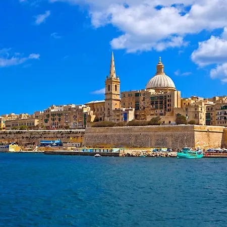 - Near Valletta & Sliema - Bus Lines Accommodatie bij particulieren *