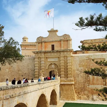 - Near Valletta & Sliema - Bus Lines *