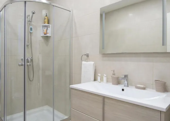 - Near Valletta & Sliema - Bus Lines * Hamrun