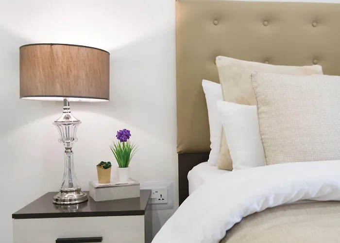 - Near Valletta & Sliema - Bus Lines * Hamrun