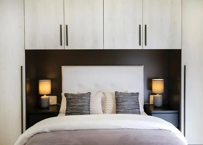 - Near Valletta & Sliema - Bus Lines *