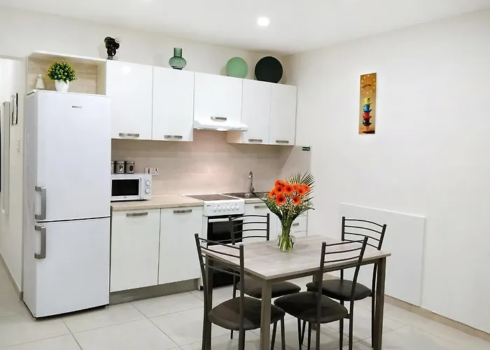 - Near Valletta & Sliema - Bus Lines