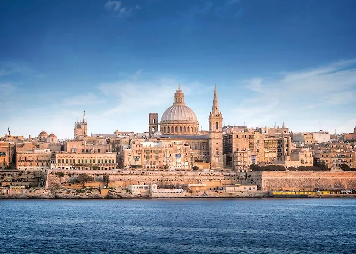 - Near Valletta & Sliema - Bus Lines Δωμάτια σε οικογενειακή κατοικία *