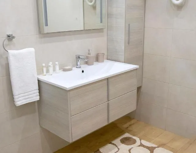 - Near Valletta & Sliema - Bus Lines *