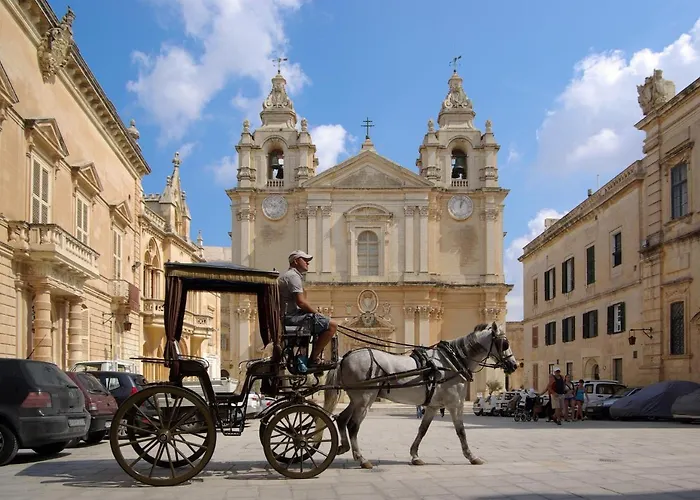 - Near Valletta & Sliema - Bus Lines Hamrun