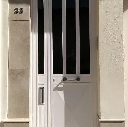 - Near Valletta & Sliema - Bus Lines * Hamrun